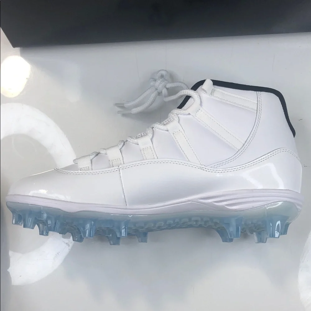 NWB Nike Air Jordan 11 Mid TD Men's Size 9.5 Football Cleats White Legend Blue